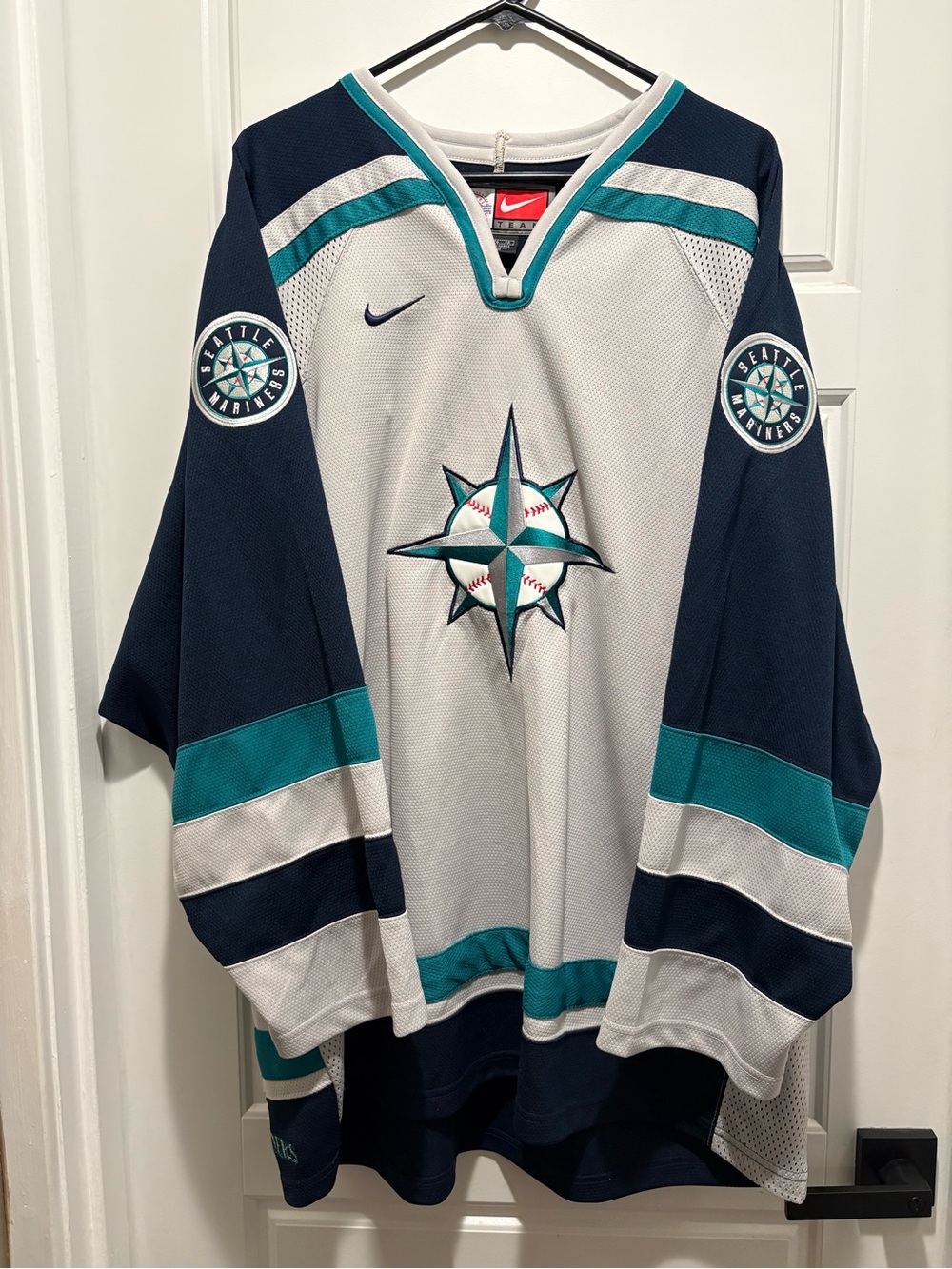 Seattle Mariners Nike Hockey Jersey - size XL
